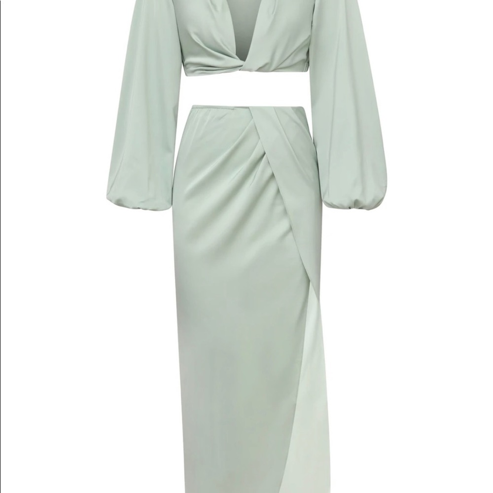 Satin green skirt set 💚